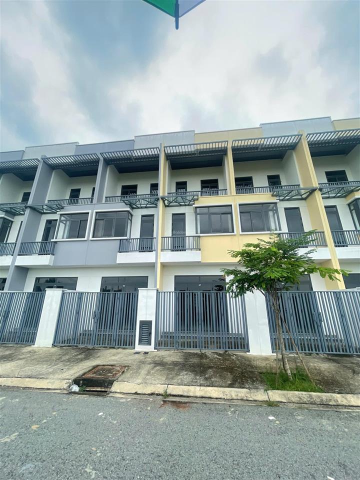 Nhà tây ninh 1 trệt 2 lầu giá 2.1 tỷ sổ sẵn mua sang tên công chứng ngay cho thuê 8.5  16tr/tháng