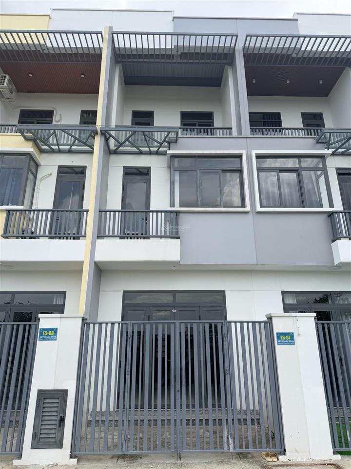 Bán căn nhà 2 lầu trong kcn phước đông 4*16 giá 3 tỷ(tl thêm), bao sang tên công chứng ngay