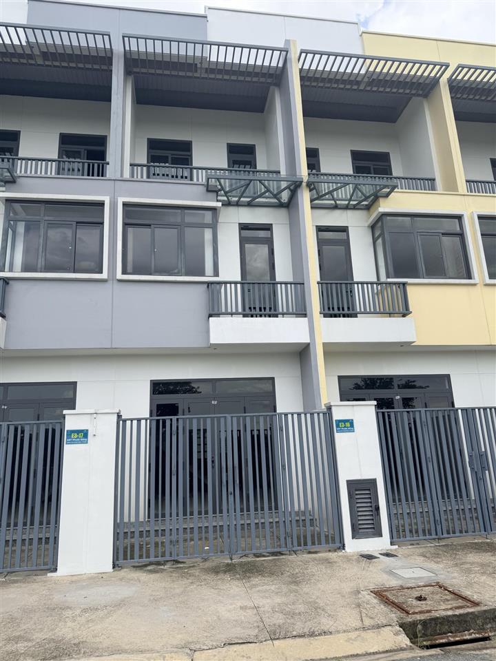Bán căn nhà 2 lầu trong kcn phước đông 4*16 giá 3 tỷ(tl thêm), bao sang tên công chứng ngay