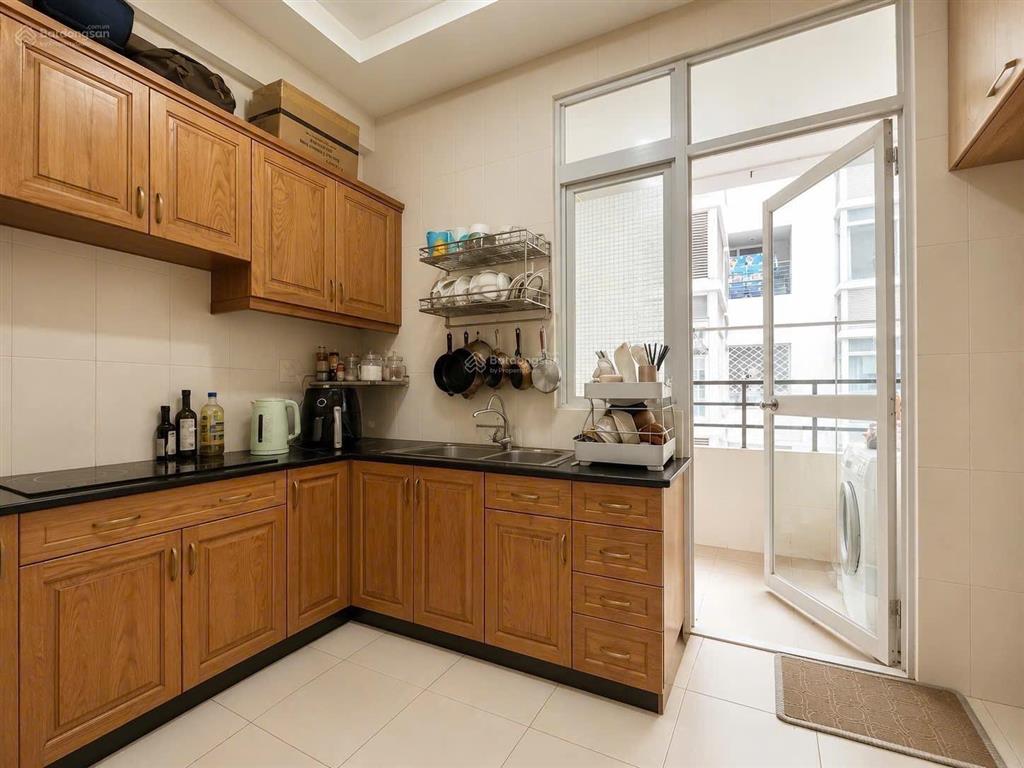 Bán gấp căn cc thuận việt q.11 dt 77,22m2 giá 5,2 tỷ sổ sẵn mua sang tên công chứng ngay