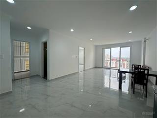 Bán căn góc lô b, rộng 99m2, giá 3.65 tỷ có sẵn sổ hồng, nhà mới như hình.  0907 383 *** châu