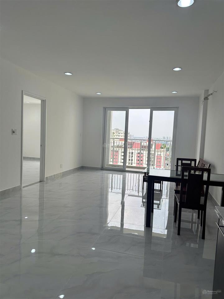 Bán căn góc lô b, rộng 99m2, giá 3.65 tỷ có sẵn sổ hồng, nhà mới như hình.  0907 383 *** châu