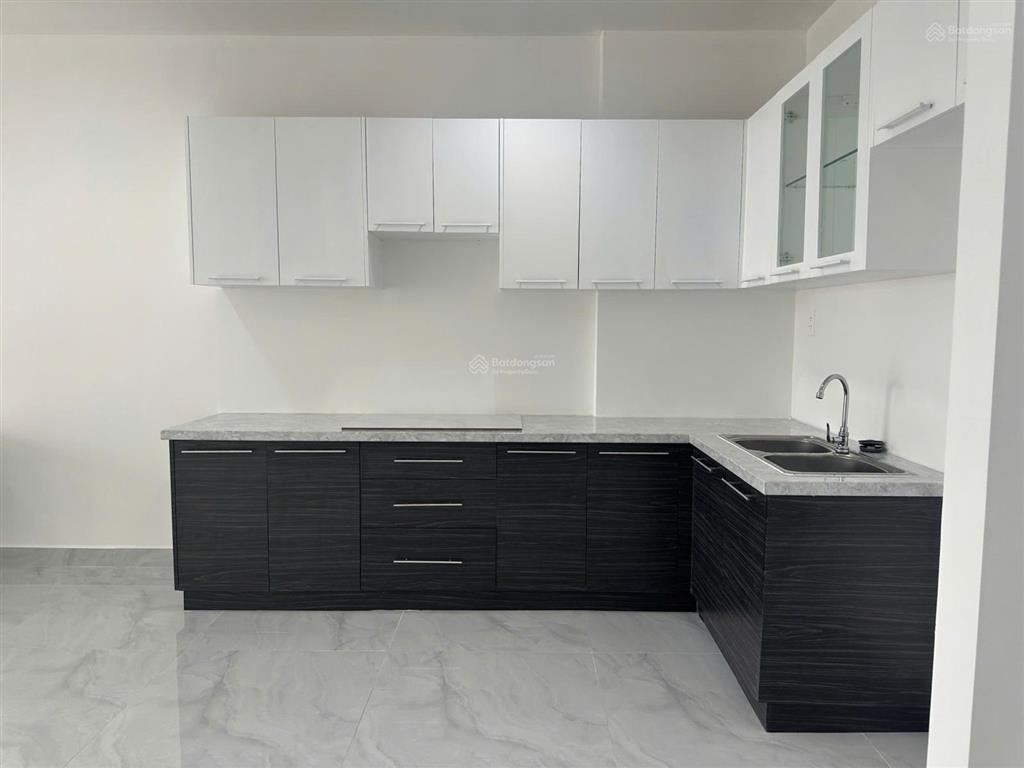 Bán căn góc lô b, rộng 99m2, giá 3.65 tỷ có sẵn sổ hồng, nhà mới như hình.  0907 383 *** châu