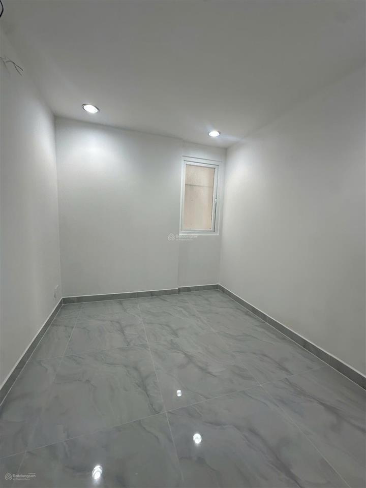 Bán căn góc lô b, rộng 99m2, giá 3.65 tỷ có sẵn sổ hồng, nhà mới như hình.  0907 383 *** châu