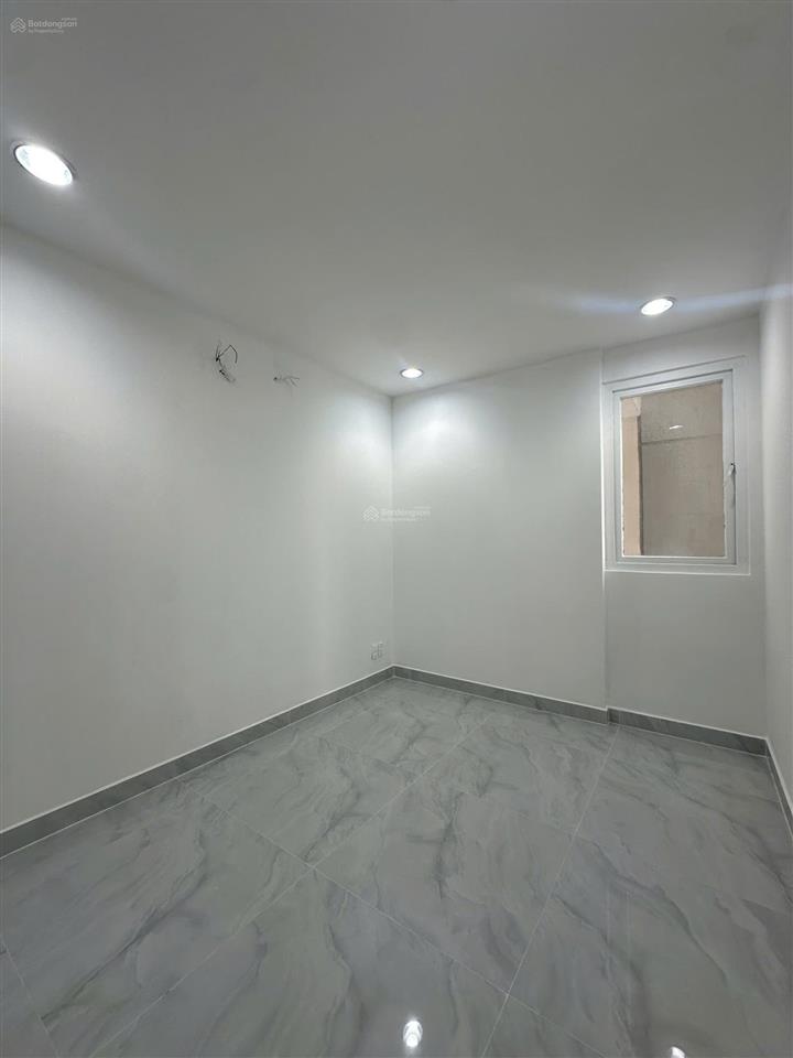 Bán căn góc lô b, rộng 99m2, giá 3.65 tỷ có sẵn sổ hồng, nhà mới như hình.  0907 383 *** châu