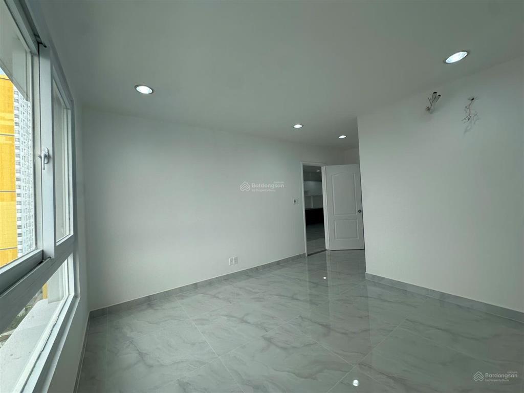 Bán căn góc lô b, rộng 99m2, giá 3.65 tỷ có sẵn sổ hồng, nhà mới như hình.  0907 383 *** châu