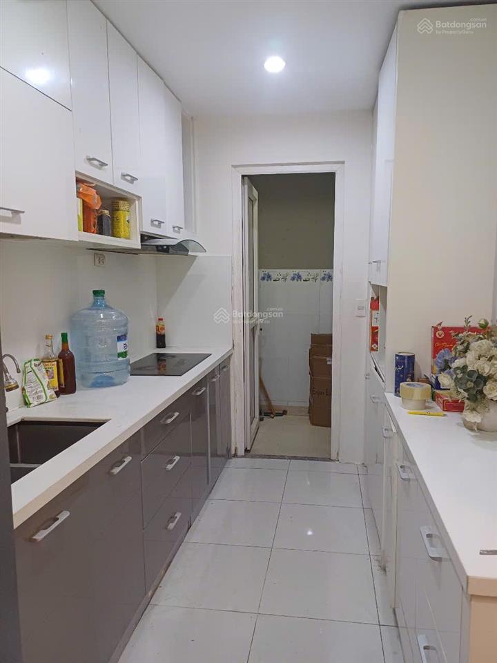 Bán căn hộ city gate towers, căn 2 phòng ngủ 2wc rộng 73 m2, view quận 1 có sẵn nội thất giá 2,9 tỷ