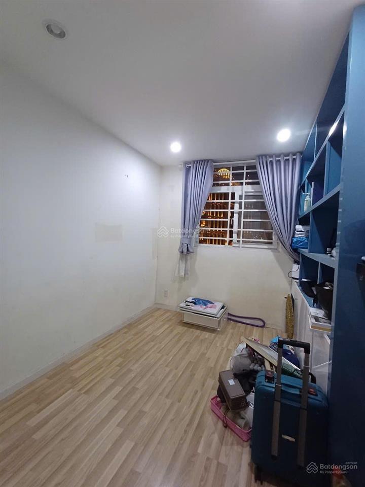 Bán căn hộ city gate towers, căn 2 phòng ngủ 2wc rộng 73 m2, view quận 1 có sẵn nội thất giá 2,9 tỷ