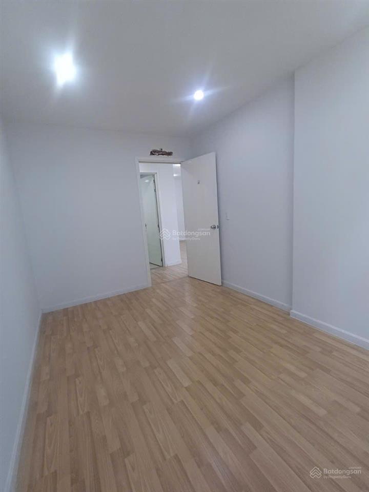 Chính chủ gửi bán căn góc b2  12b  09 rộng 74m2 có 2 phòng ngủ, 2wc nhà mới dọn vào ở ngay
