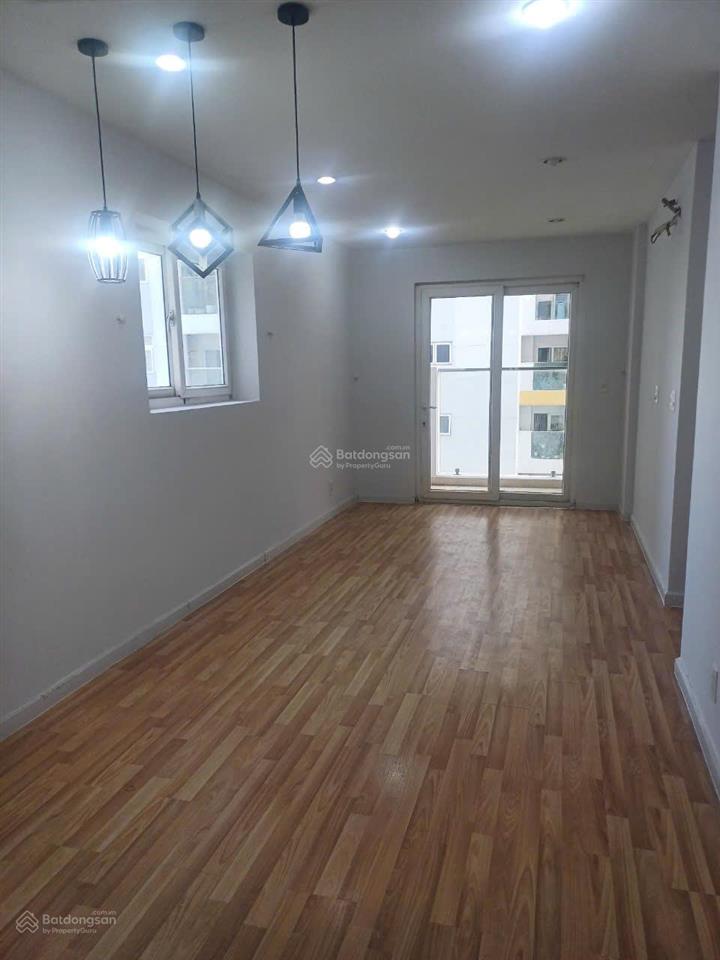 Chính chủ gửi bán căn góc b2  12b  09 rộng 74m2 có 2 phòng ngủ, 2wc nhà mới dọn vào ở ngay