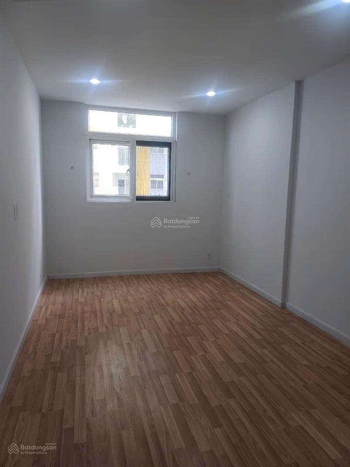 Chính chủ gửi bán căn góc b2  12b  09 rộng 74m2 có 2 phòng ngủ, 2wc nhà mới dọn vào ở ngay