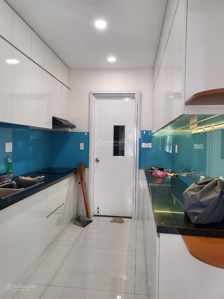 Bán căn 3 phòng ngủ có nội thất đầy đủ chỉ dọn vào ở ngay giá 4,2 tỷ.  0907 383 *** châu