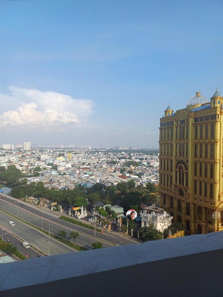 Cần bán nhanh căn góc 2 phòng ngủ view quận 1