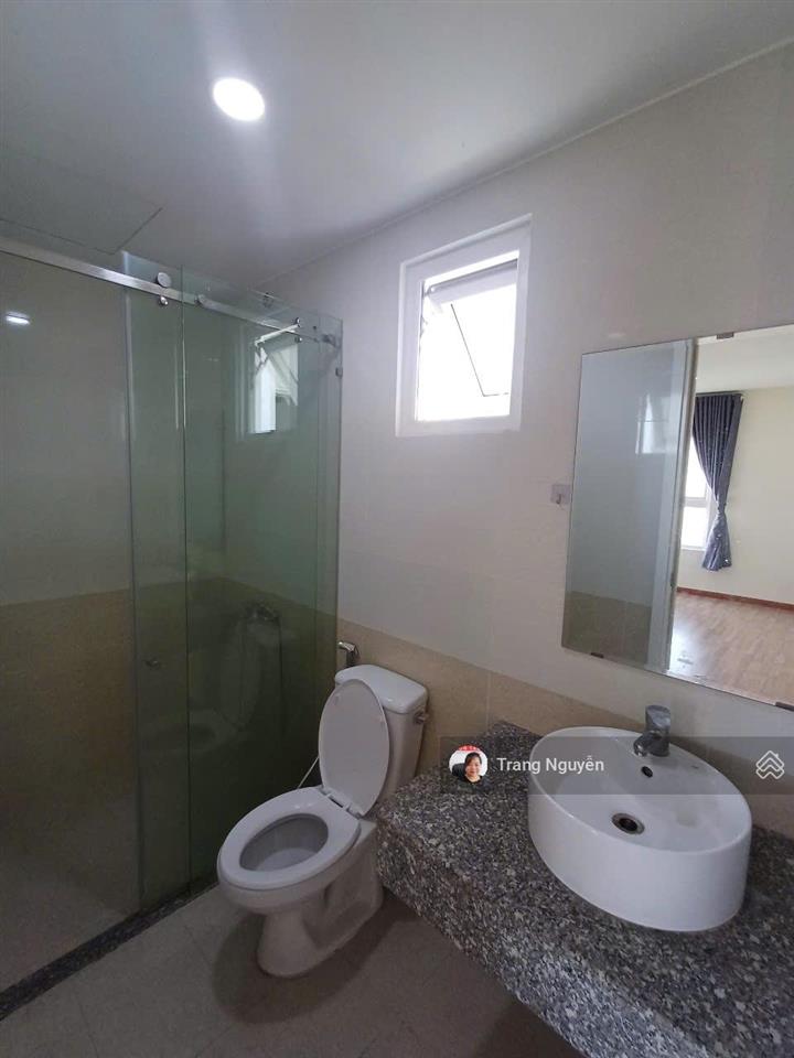 Cần bán nhanh căn góc 2 phòng ngủ view quận 1