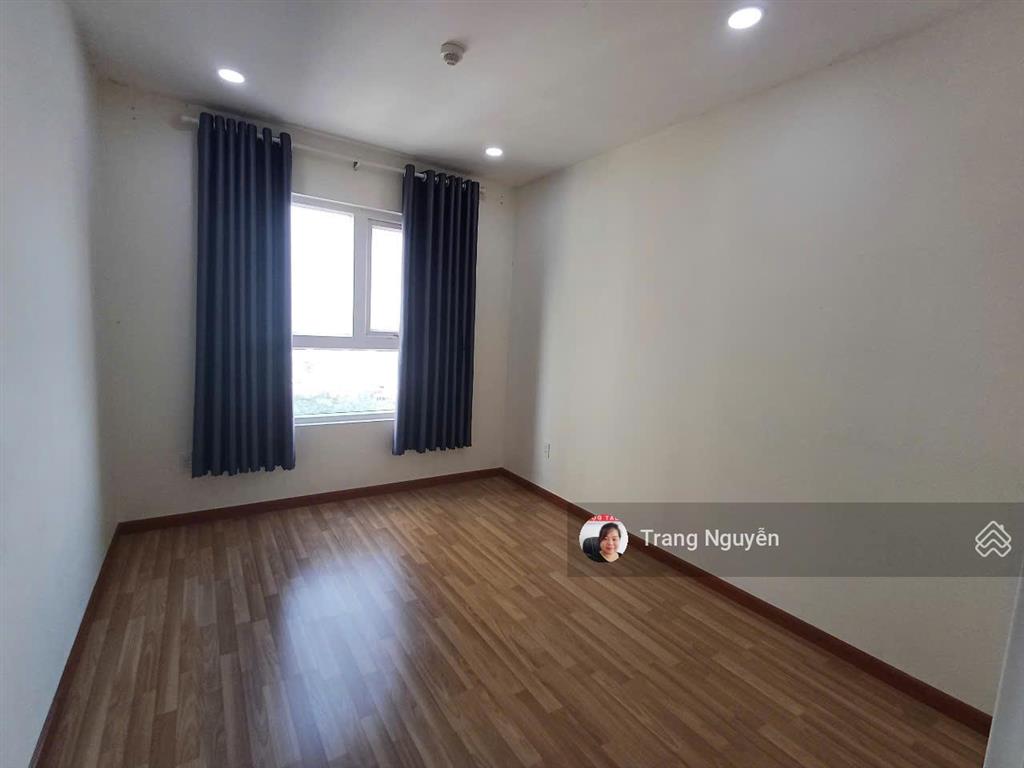 Cần bán nhanh căn góc 2 phòng ngủ view quận 1
