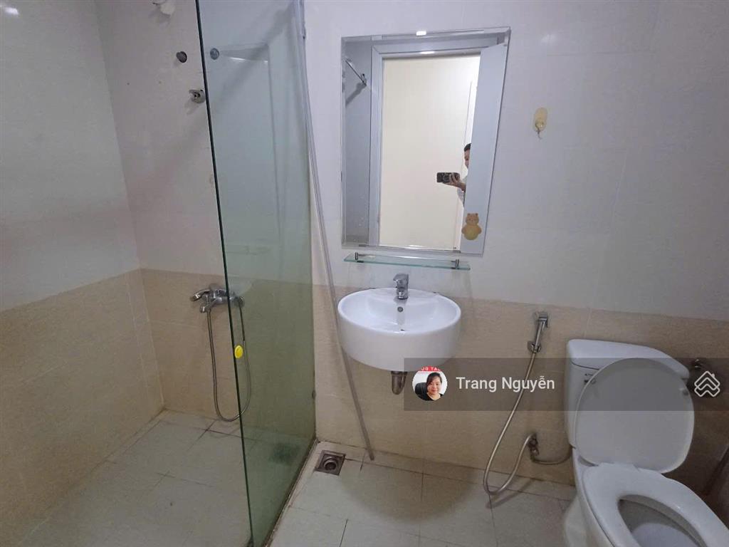 Cần bán nhanh căn góc 2 phòng ngủ view quận 1