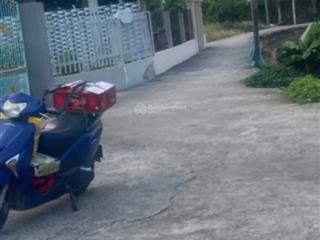 Cần cho thuê nhà vườn 180m có sân rộng có vườn sau 4pn, 4wc cho thuê bhanh giâ rẻ 3tr/th  ngay