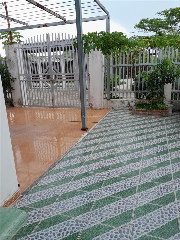 Cần cho thuê nhà vườn 180m có sân rộng có vườn sau 4pn, 4wc cho thuê bhanh giâ rẻ 3tr/th  ngay