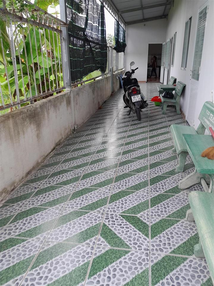 Cần cho thuê nhà vườn 180m có sân rộng có vườn sau 4pn, 4wc cho thuê bhanh giâ rẻ 3tr/th  ngay