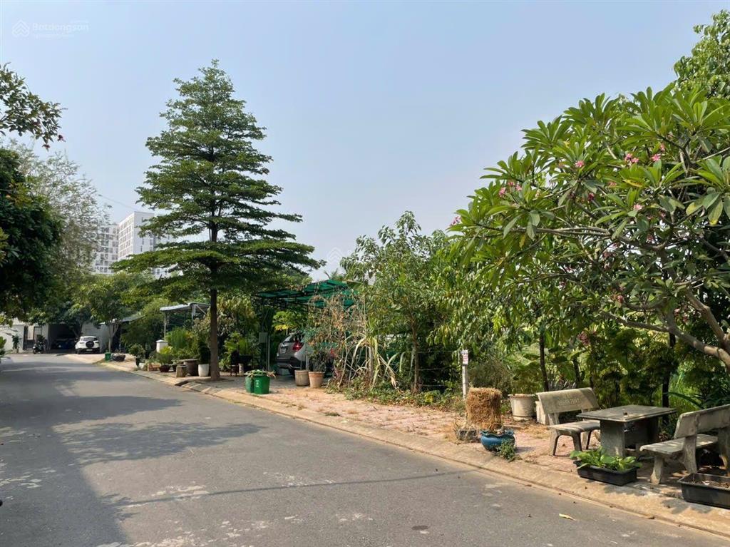 Biệt thự liên phường quận 9, dt đất 10x18, 3 tầng thang máy giá 23 tỷ