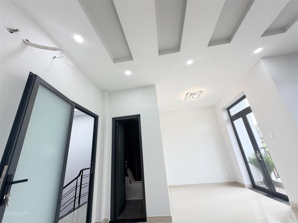 Hiếm  nhà mới 3 tầng sát mặt tiền đường nguyễn duy trinh q2, sổ hồng hoàn công giá tốt