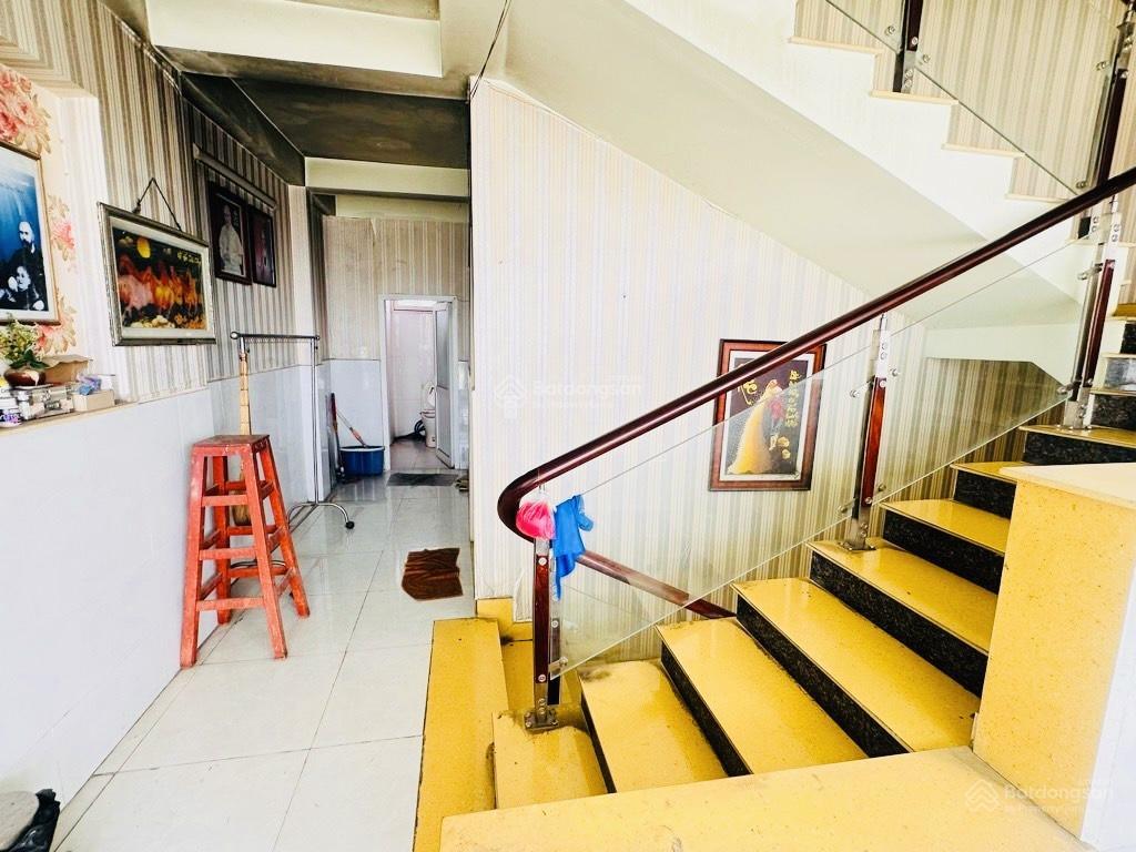 Quận 2  nhà 4 tầng mặt tiền đường số, xe tải vivu, 92m2 chỉ 8,1 tỷ