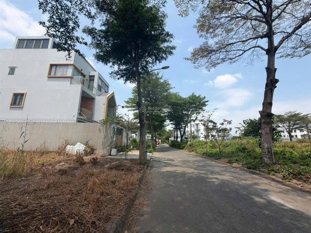 Bán đất tại đường bưng ông thoàn, 9,5 tỷ, 160 m², sổ hồng