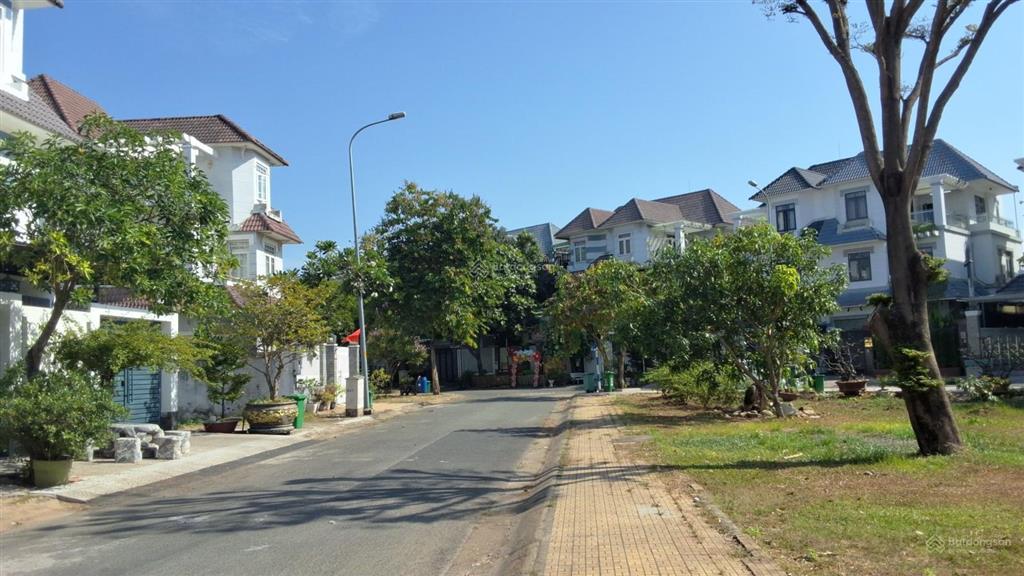 Cho thuê biệt thự khu dân cư khang an sát khu cao cấp global city, 8x22m, đối diện công viên