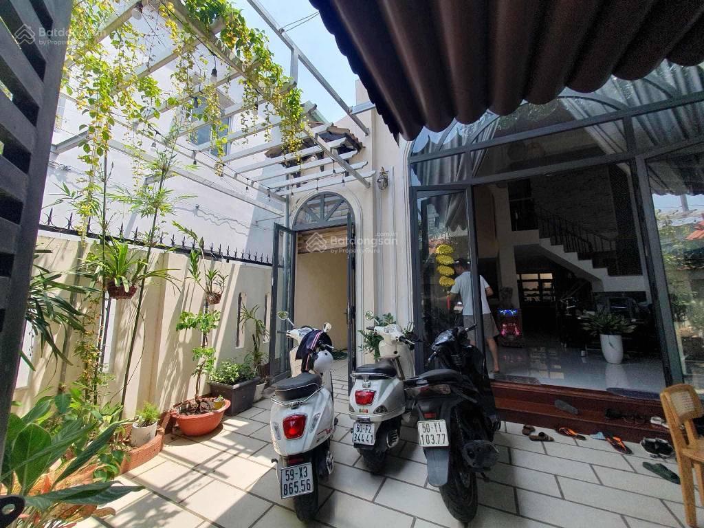 Biệt thự kiểu cổ  sân vườn cực chill ngay bình trưng đông, quận 2