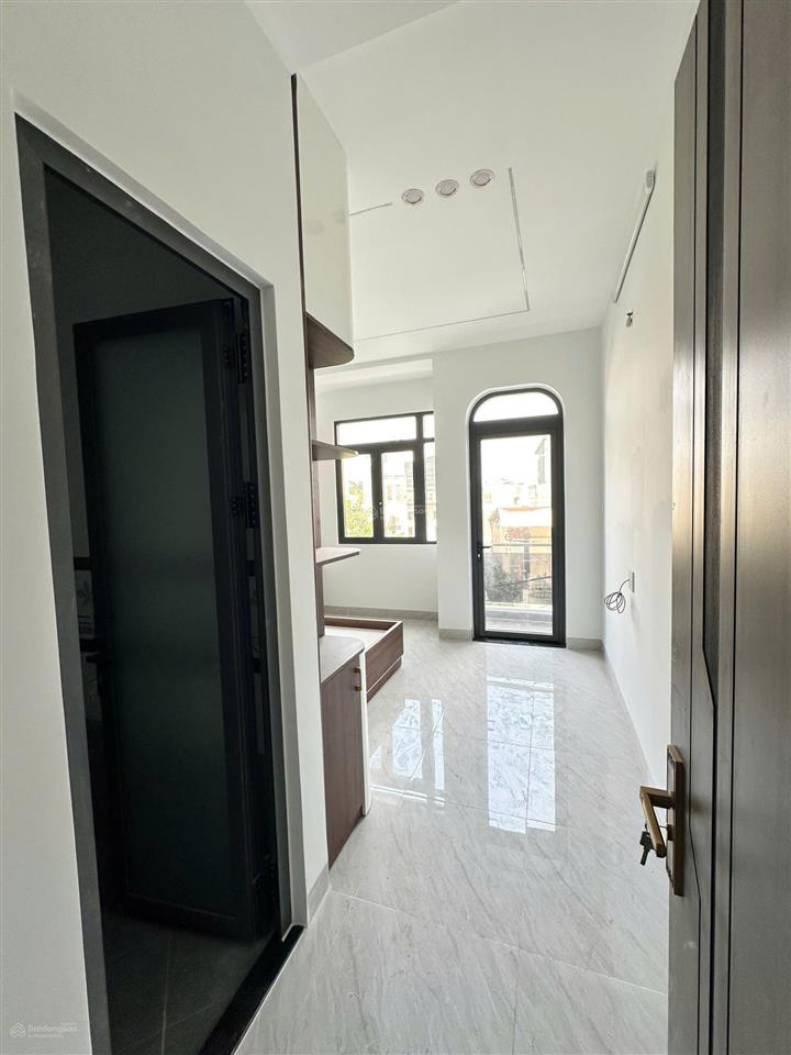 Bán nhà đẹp 3 lầu có thang máy p. tăng nhơn phú a, quận 9  xem nhà là chốt, không lo về giá