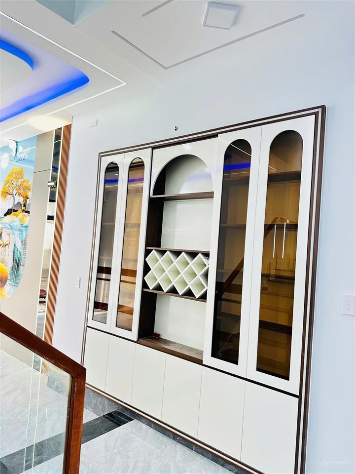 Bán nhà đẹp sát mặt tiền lã xuân oai, long trường, full nội thất, đã hoàn công, giá chỉ hơn 6,3 tỷ