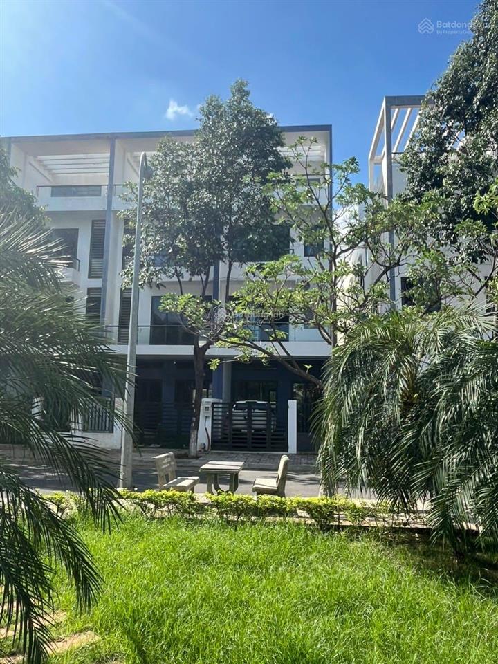 Chính chủ gửi bán căn nhà phố 5x20 view công viên ven sông đường qh 20m giá chỉ 8.3tỷ  0938 051 ***
