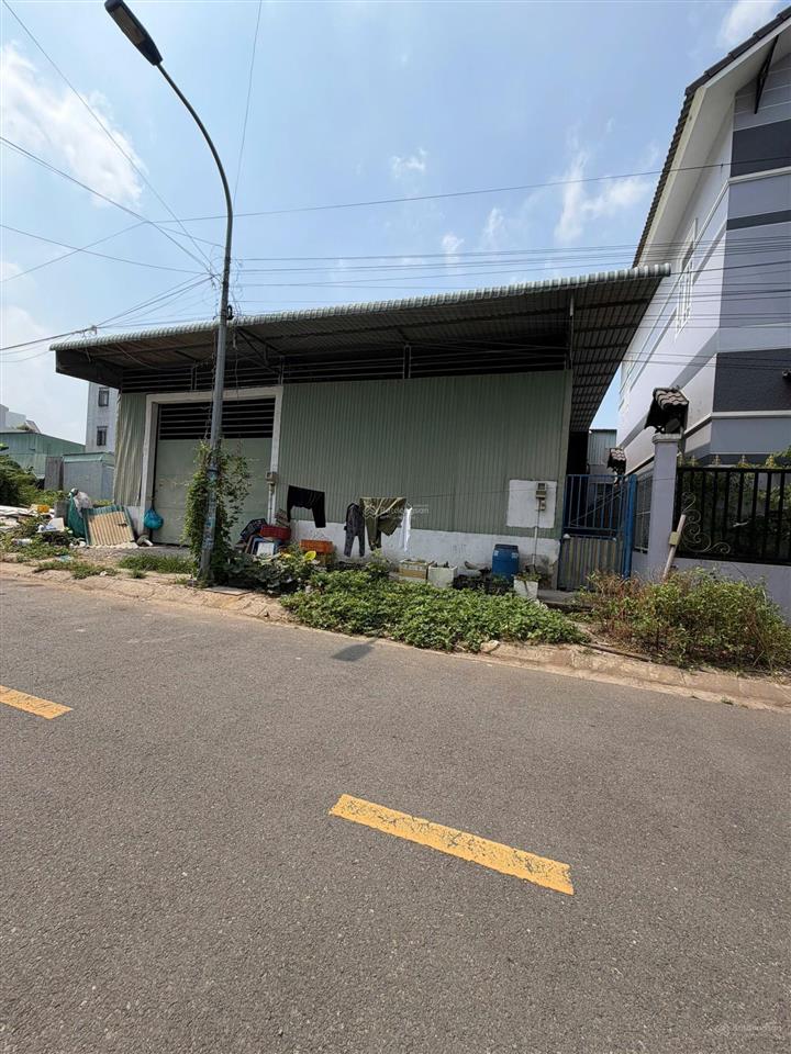 Cần cho thuê kho 200m ngay dự án đông tăng long, có điện 3 pha, giá 15tr/tháng, hợp đồng lâu dài