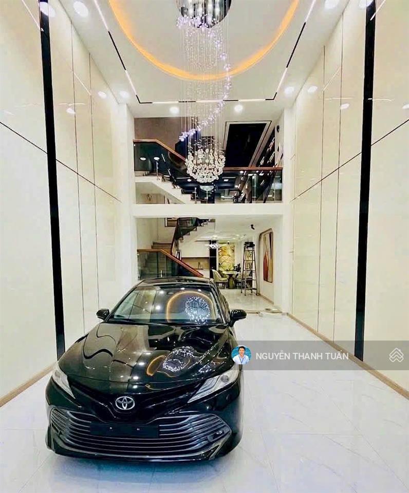 Bán gấp nhà mới 5 tầng xe hơi ngủ nhà sát mt, gần đh bách khoa 63m2(4.3x15). 14.2 tỷ (tl) gọi ngay