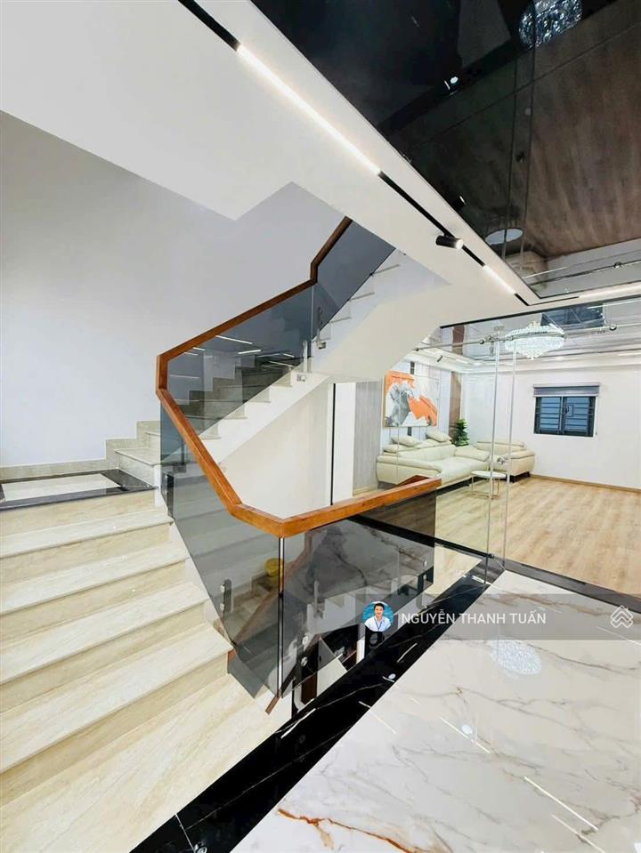 Bán gấp nhà mới 5 tầng xe hơi ngủ nhà sát mt, gần đh bách khoa 63m2(4.3x15). 14.2 tỷ (tl) gọi ngay