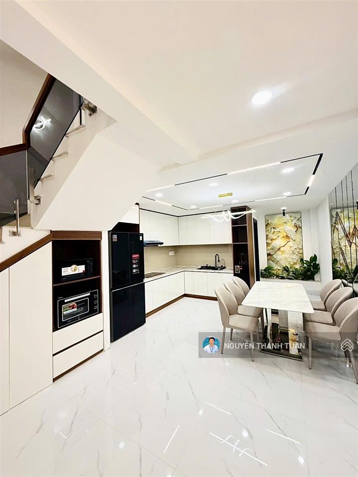 Bán gấp nhà mới 5 tầng xe hơi ngủ nhà sát mt, gần đh bách khoa 63m2(4.3x15). 14.2 tỷ (tl) gọi ngay