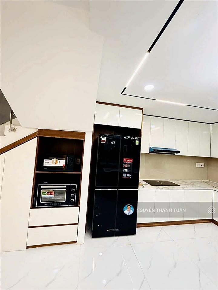 Bán gấp nhà mới 5 tầng xe hơi ngủ nhà sát mt, gần đh bách khoa 63m2(4.3x15). 14.2 tỷ (tl) gọi ngay