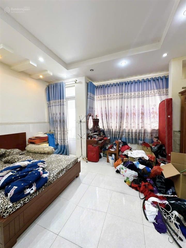 Bán gấp định cư giảm 4 tỷ còn 8 tỷ, 3 tầng, 93m2(5x18) ngay đầm sen, hẻm ô tô vào nhà, cách mt 20m