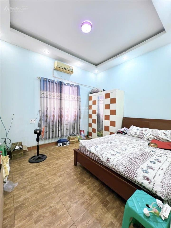 Bán gấp định cư giảm 4 tỷ còn 8 tỷ, 3 tầng, 93m2(5x18) ngay đầm sen, hẻm ô tô vào nhà, cách mt 20m