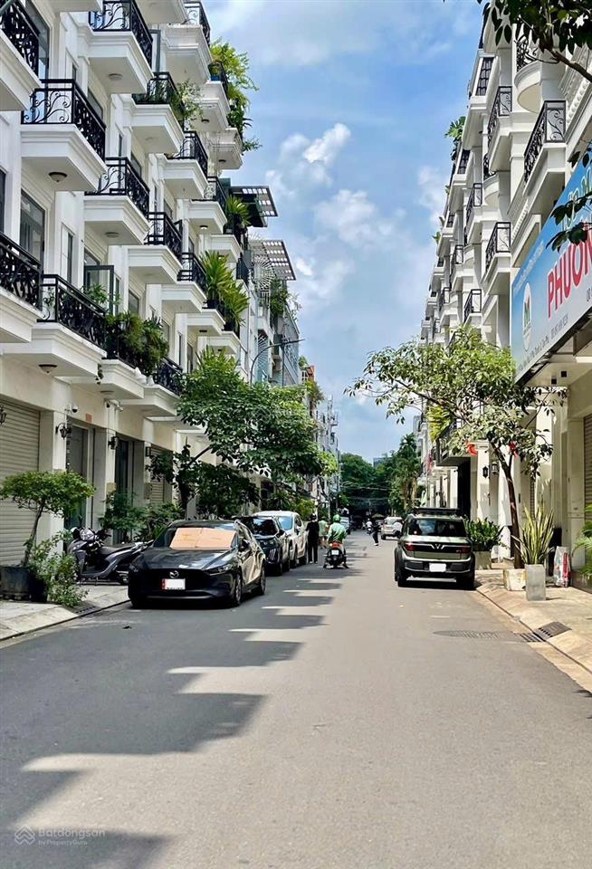 Bán biệt thự vip thoại ngọc hầu, 150m2 (8x19m), 3 tầng, đường 10m, gần big c phú thạnh, chỉ 22.5 tỷ