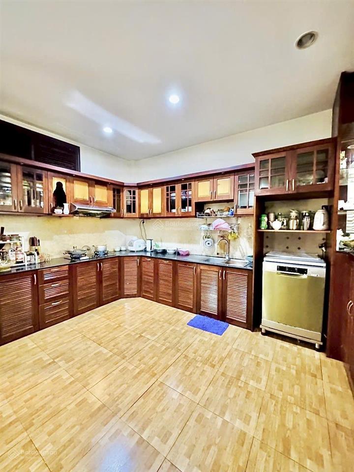 Bán biệt thự vip thoại ngọc hầu, 150m2 (8x19m), 3 tầng, đường 10m, gần big c phú thạnh, chỉ 22.5 tỷ