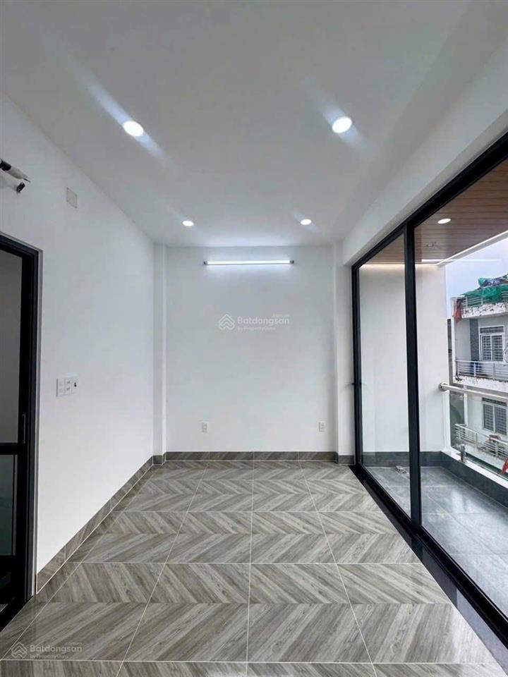Nhà giá tốt, mới xây 3 tầng, ngay trung tâm, gần chợ long trường quận 9, đường ô tô, sổ riêng