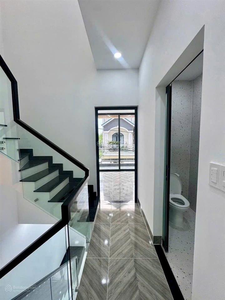 Nhà giá tốt, mới xây 3 tầng, ngay trung tâm, gần chợ long trường quận 9, đường ô tô, sổ riêng