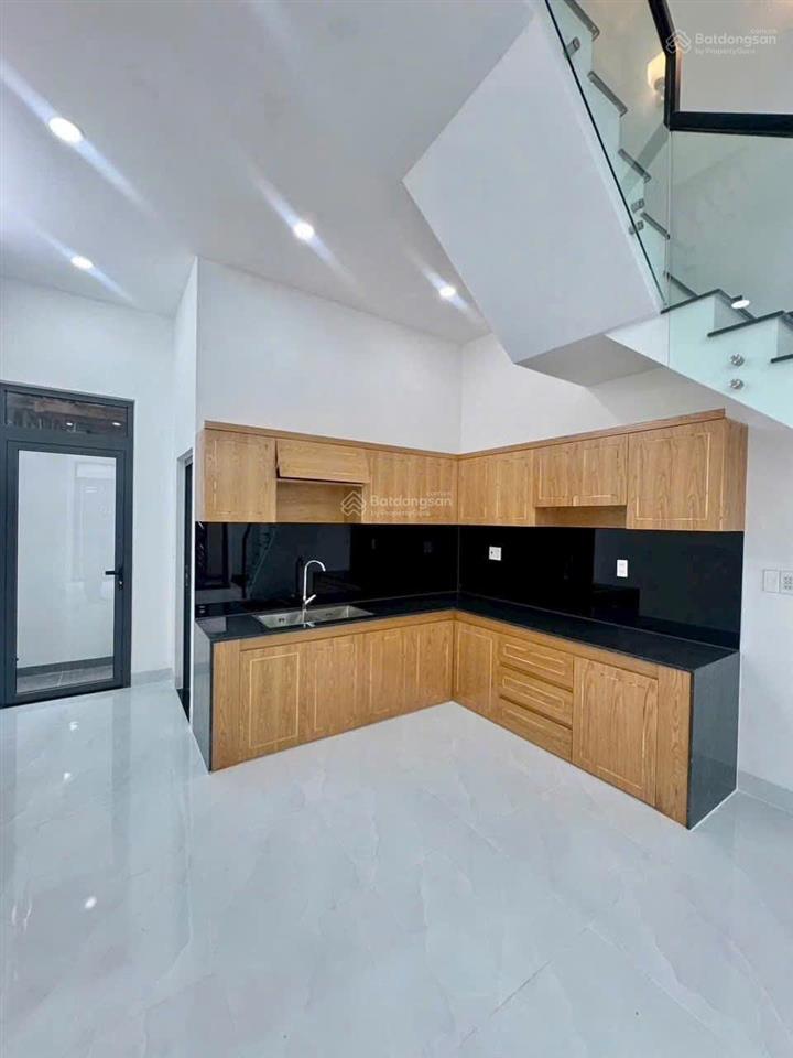 Nhà giá tốt, mới xây 3 tầng, ngay trung tâm, gần chợ long trường quận 9, đường ô tô, sổ riêng
