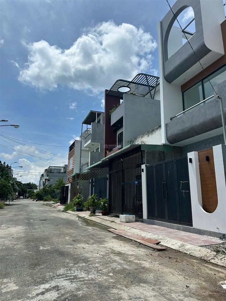 Chính chủ giảm giá bán nhà mới xây 3 tầng, gần vinhomes grand park quận 9, sổ riêng, đường nhựa 9m