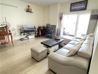 Cần bán căn hộ full 100% nội thất xịn như hình, đã có sổ hồng, căn 3pn 2wc, xem nhà 0902 771 ***