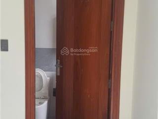 Bán căn biệt thự đơn lập mới tinh, sổ hồng, có thang máy đầy đủ.