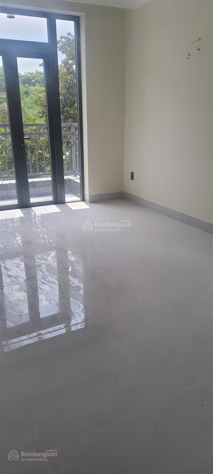 Bán căn biệt thự đơn lập mới tinh, sổ hồng, có thang máy đầy đủ.