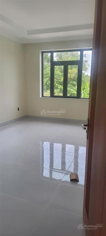 Bán căn biệt thự đơn lập mới tinh, sổ hồng, có thang máy đầy đủ.