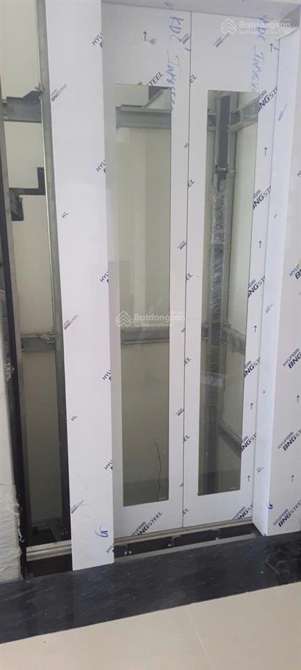 Bán căn biệt thự đơn lập mới tinh, sổ hồng, có thang máy đầy đủ.